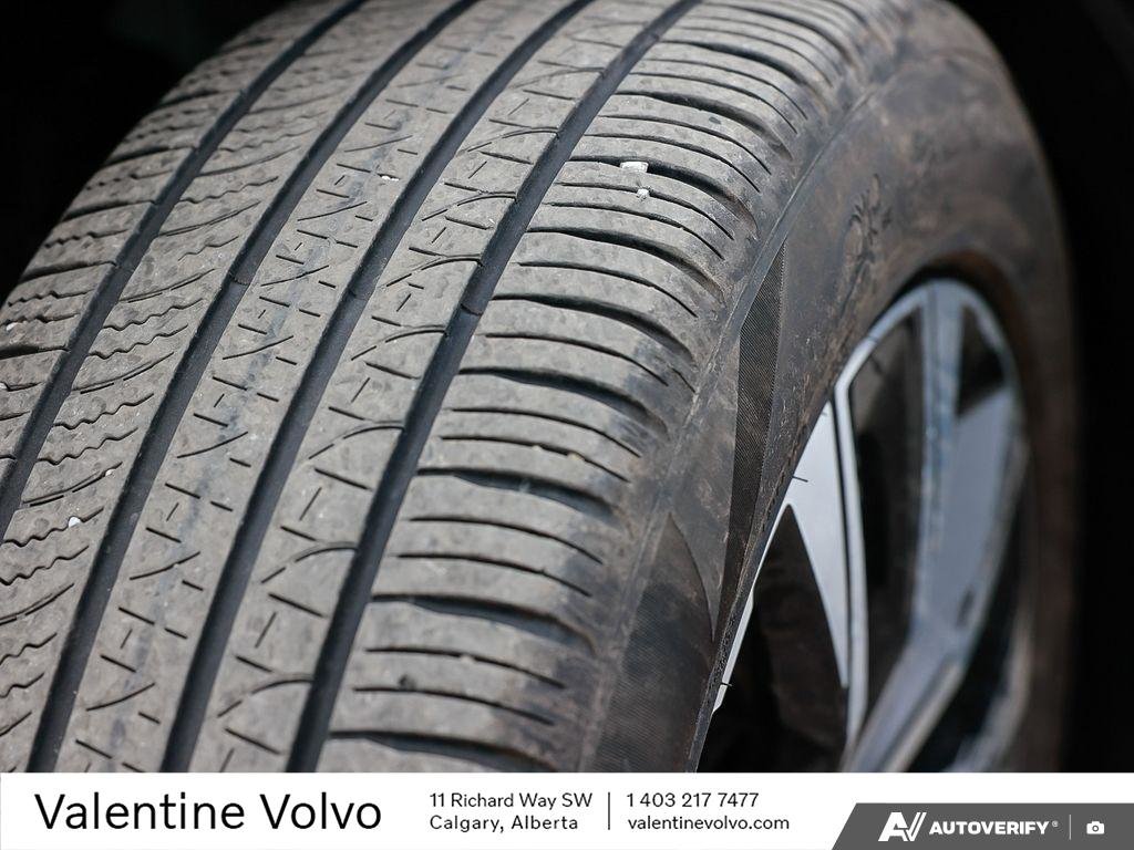 2025 Volvo XC60 Plus Dark Theme-6