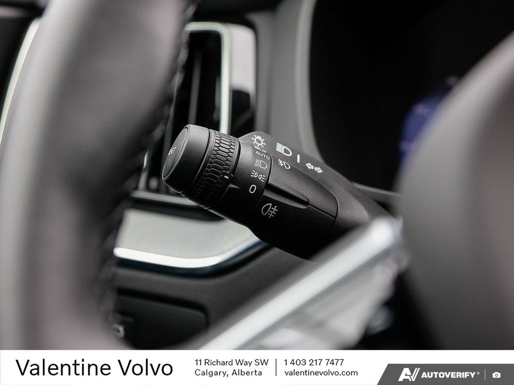 2025 Volvo XC60 Plus Dark Theme-15