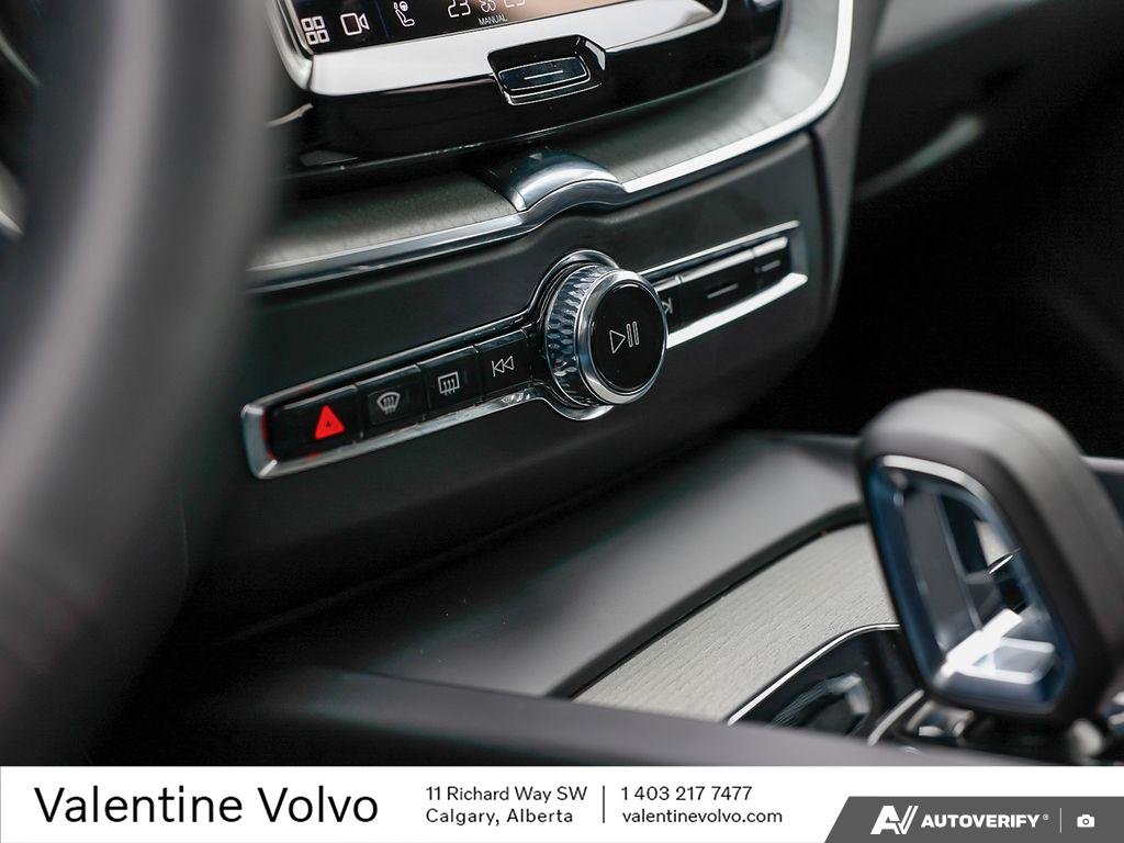 2025 Volvo XC60 Plus Dark Theme-19