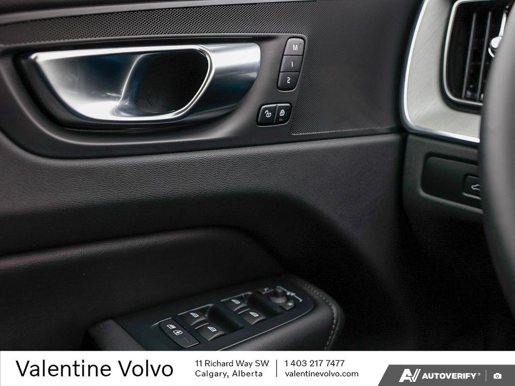 2025 Volvo XC60 Plus Dark Theme-17
