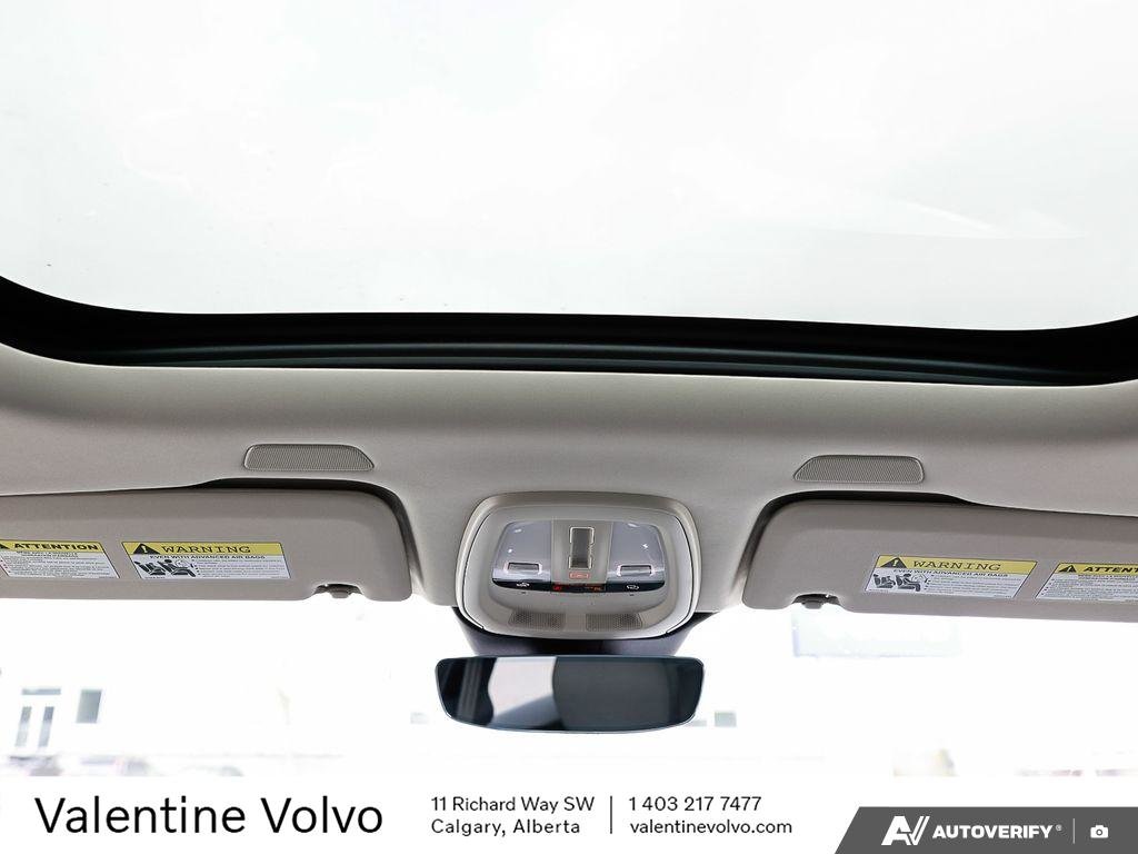 2025 Volvo XC60 Plus Dark Theme-24