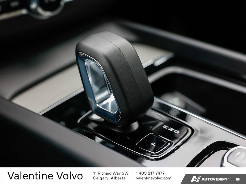 2025 Volvo XC60 Plus Dark Theme-18
