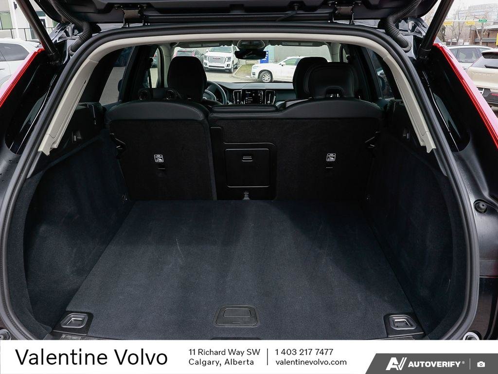 2025 Volvo XC60 Plus Dark Theme-10