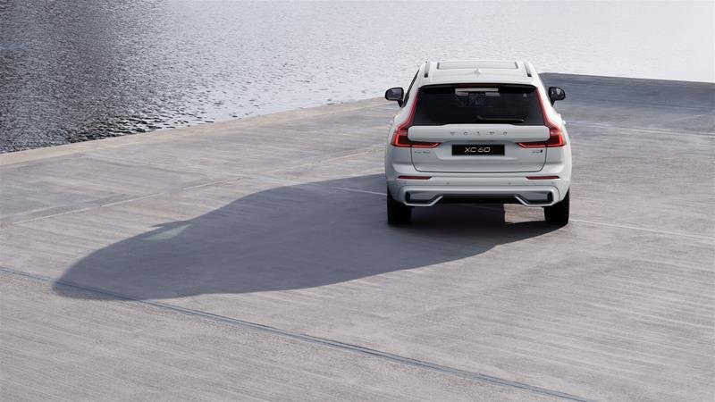 2027 Volvo XC60 Plus (Dark Theme)-1