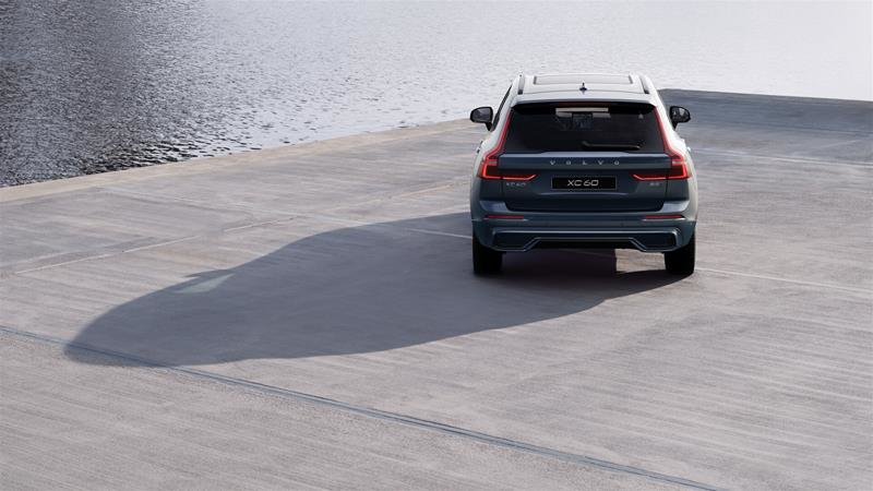 2027 Volvo XC60 Plus (Dark Theme)-1