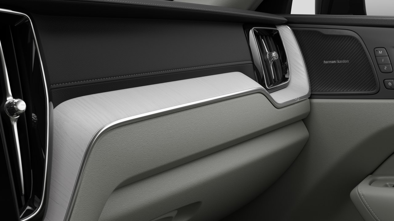 2027 Volvo XC60 Ultra (Dark Theme)-8