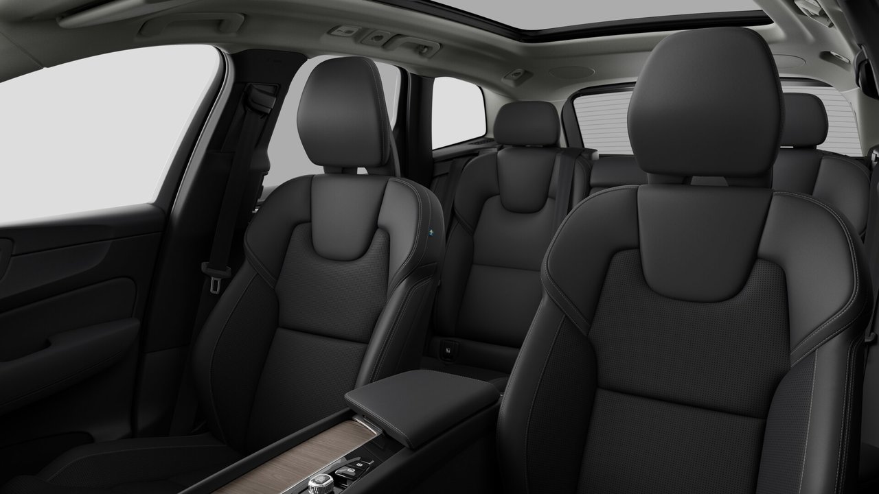 2027 Volvo XC60 Ultra (Dark Theme)-11