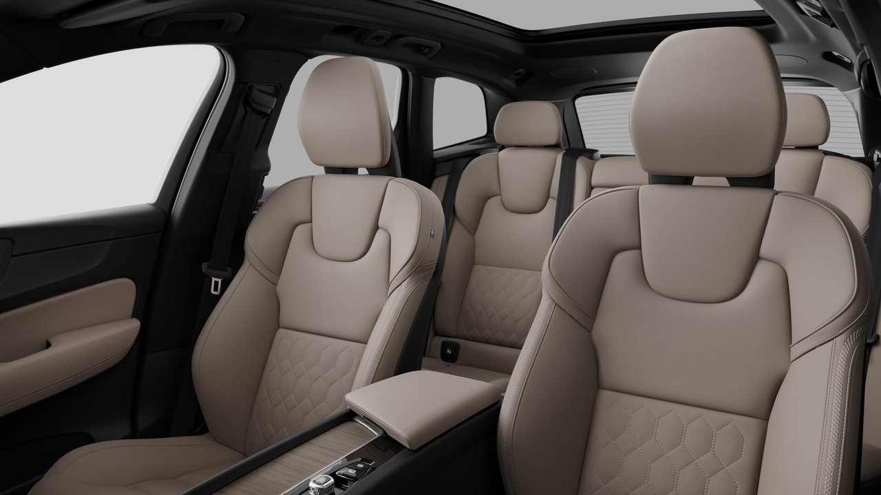 2027 Volvo XC60 Plus (Dark Theme)-11