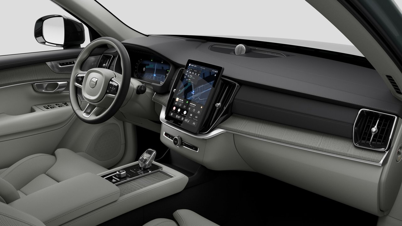 2027 Volvo XC90 Plug-in hybrid Ultra 7-Seater (Dark Theme)-9