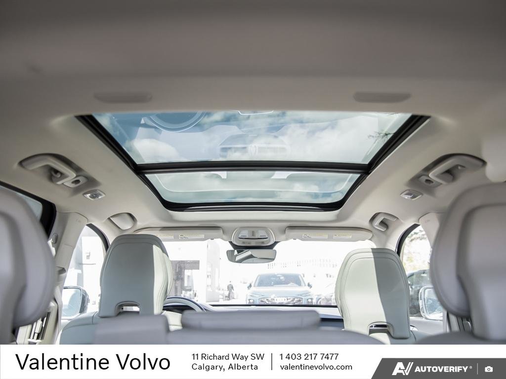 2023 Volvo XC90-25