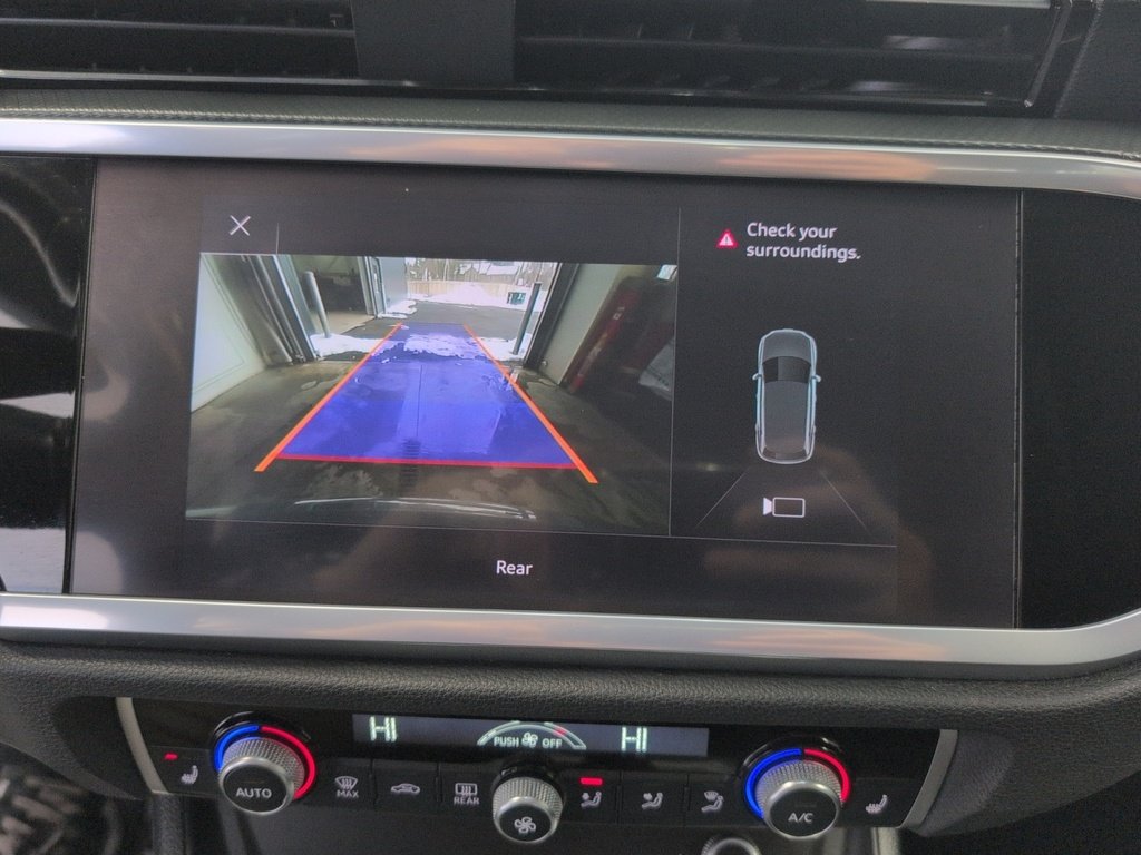 2021 Audi Q3 Komfort ! Leather, AWD! Fresh Trade!