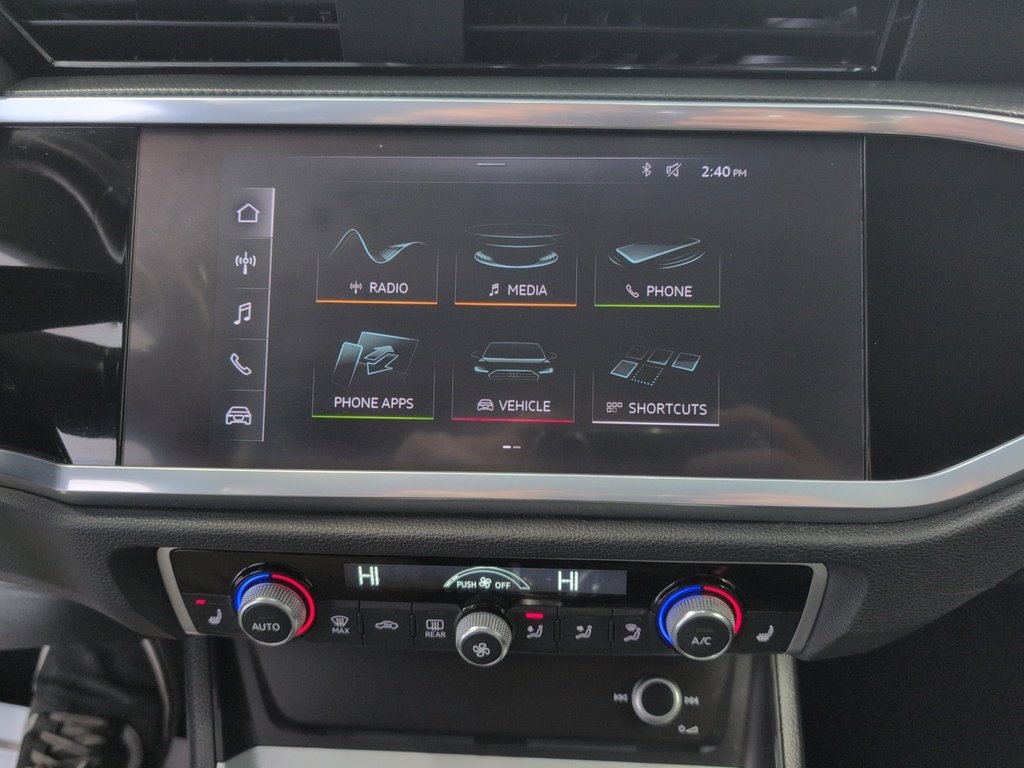 2021 Audi Q3 Komfort ! Leather, AWD! Fresh Trade!