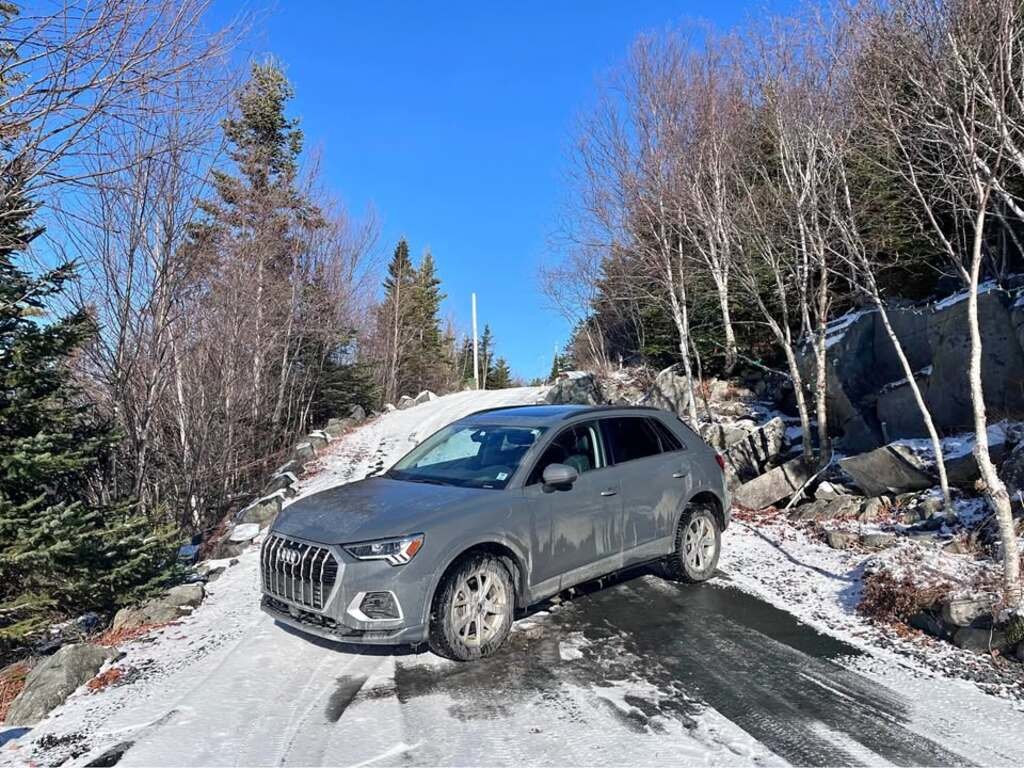 2021 Audi Q3 Komfort ! Leather, AWD! Fresh Trade!