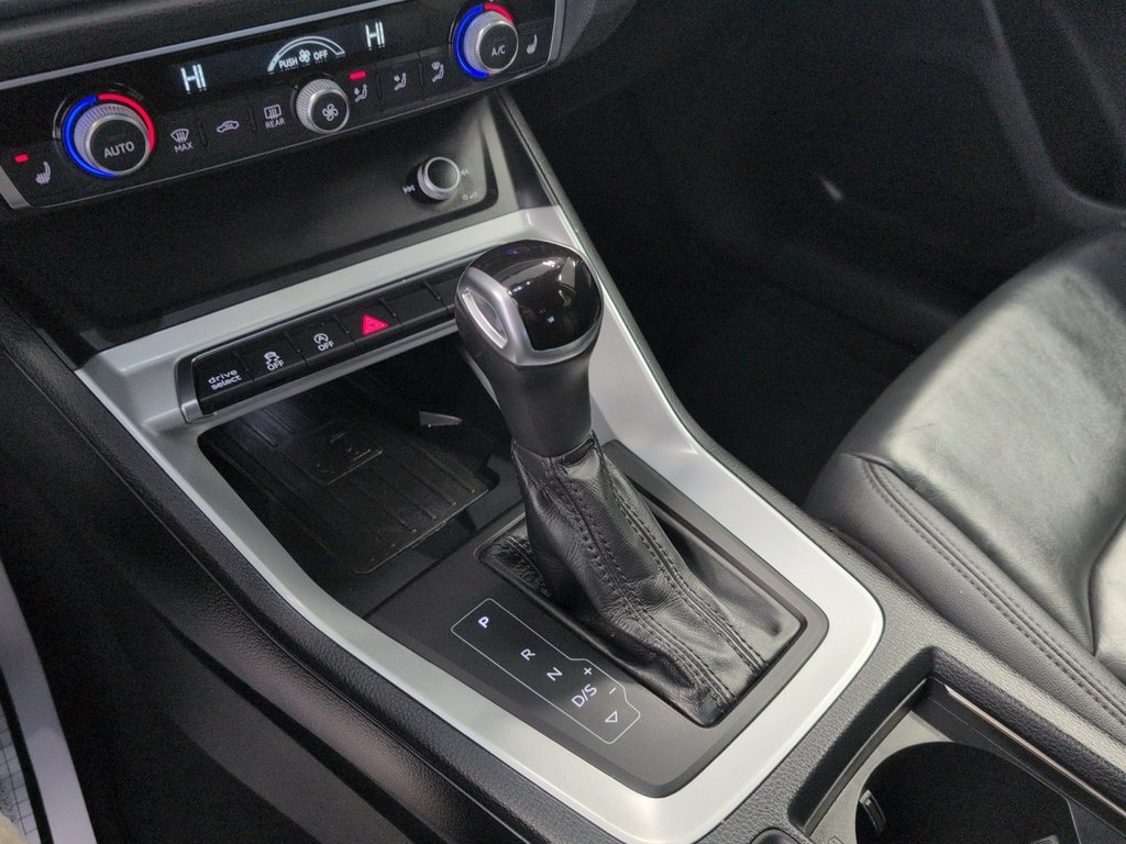 2021 Audi Q3 Komfort ! Leather, AWD! Fresh Trade!