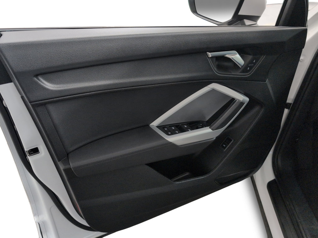 2025 Audi Q3 Komfort ! Leather, AWD! Fresh Trade!