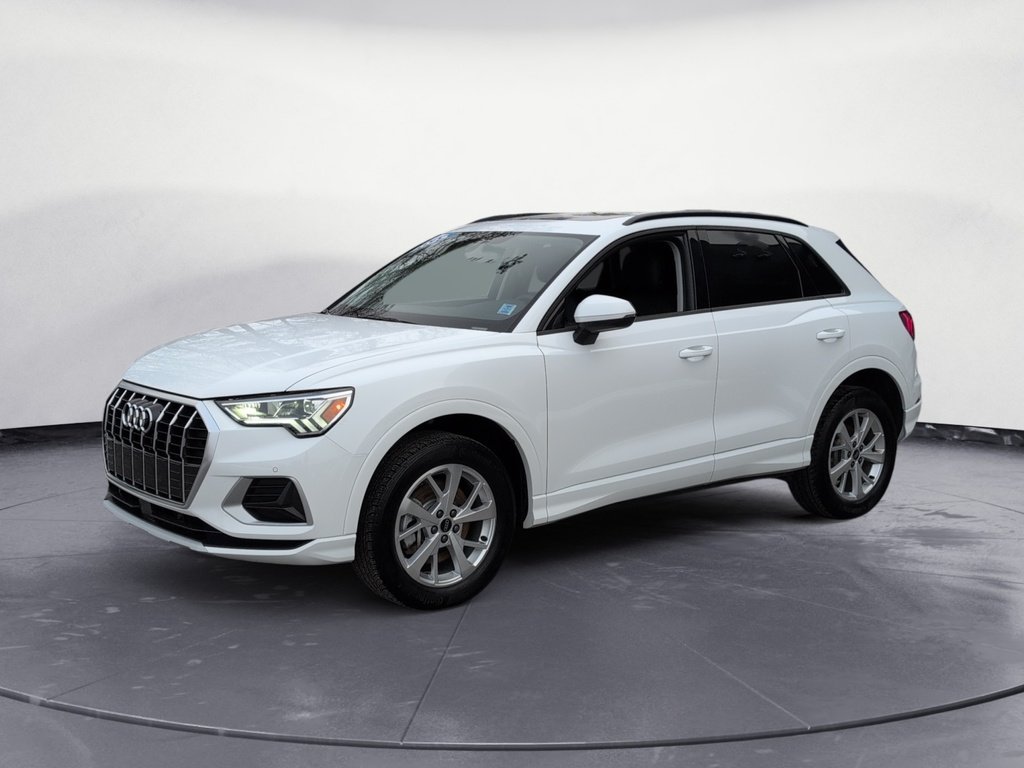 2025 Audi Q3 Komfort ! Leather, AWD! Fresh Trade!