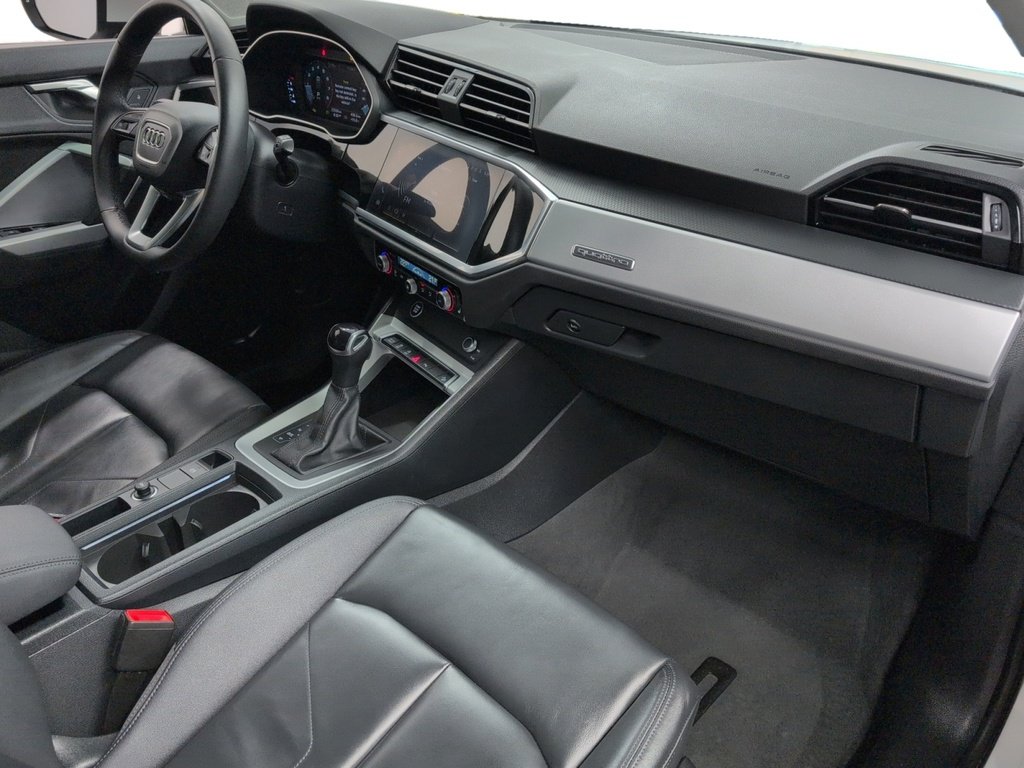 2025 Audi Q3 Komfort ! Leather, AWD! Fresh Trade!