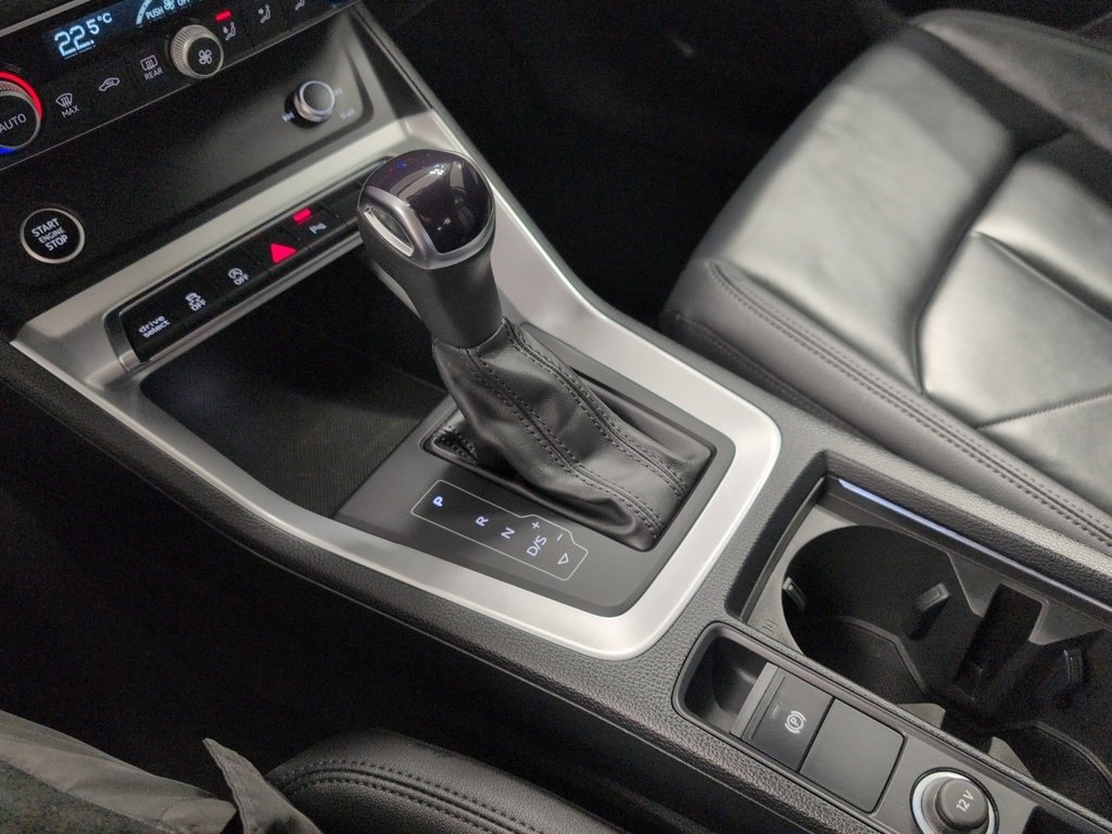 2025 Audi Q3 Komfort ! Leather, AWD! Fresh Trade!