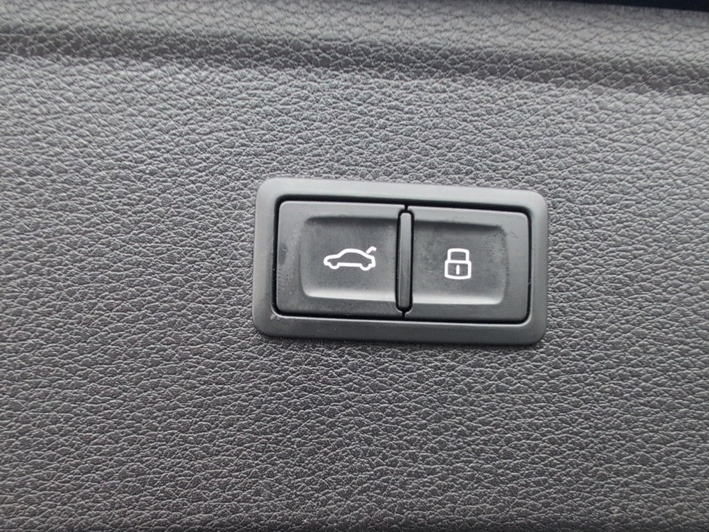 2023 Audi Q5 Komfort ! Leather, AWD! Fresh Trade!