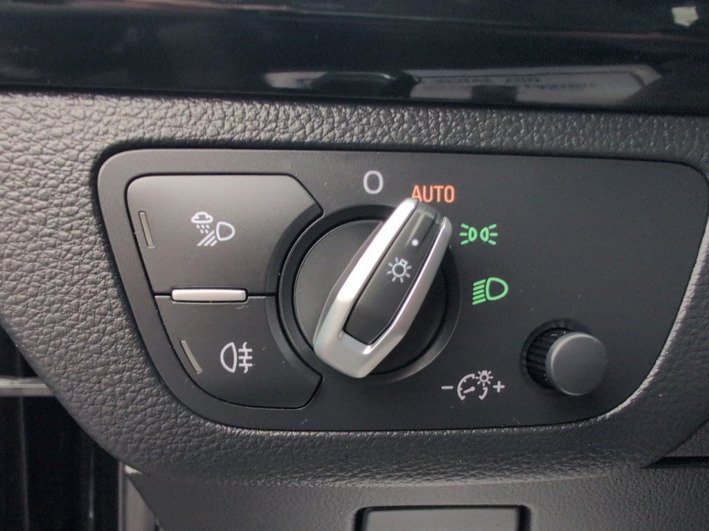 2023 Audi Q5 Komfort ! Leather, AWD! Fresh Trade!