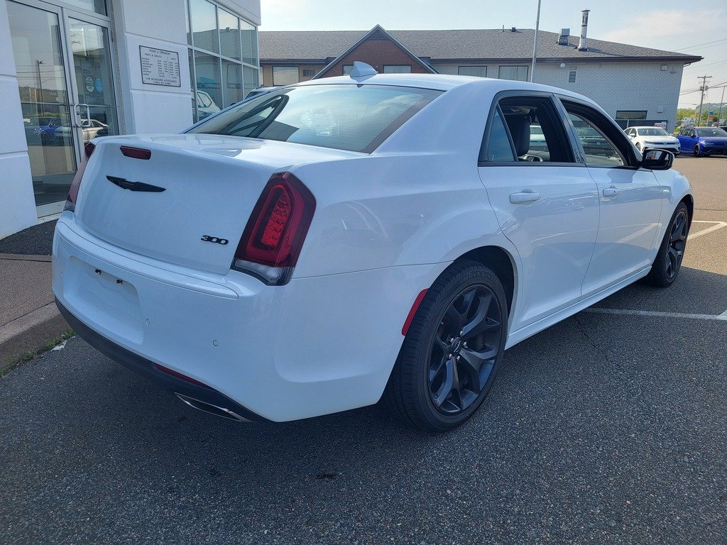 2022 Chrysler 300 TOURING L