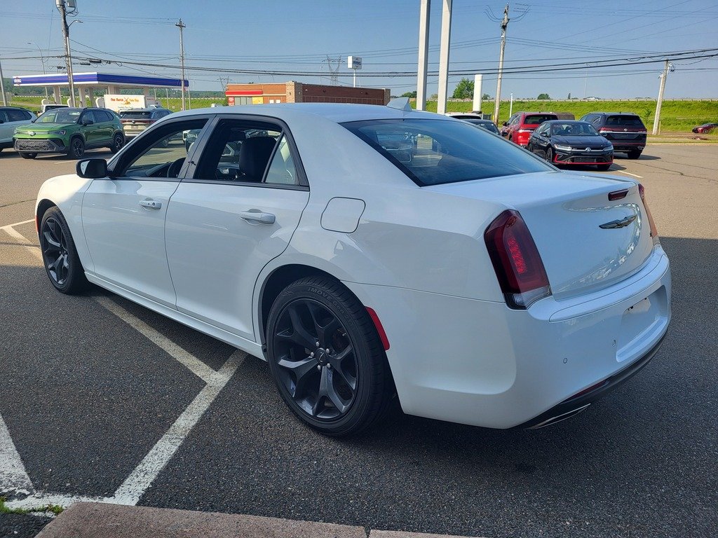 2022 Chrysler 300 TOURING L