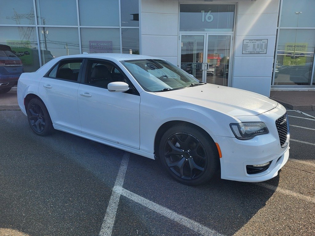 2022 Chrysler 300 TOURING L