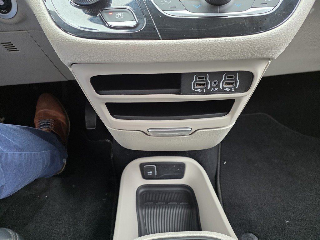 2024 Chrysler Pacifica TOURING-L