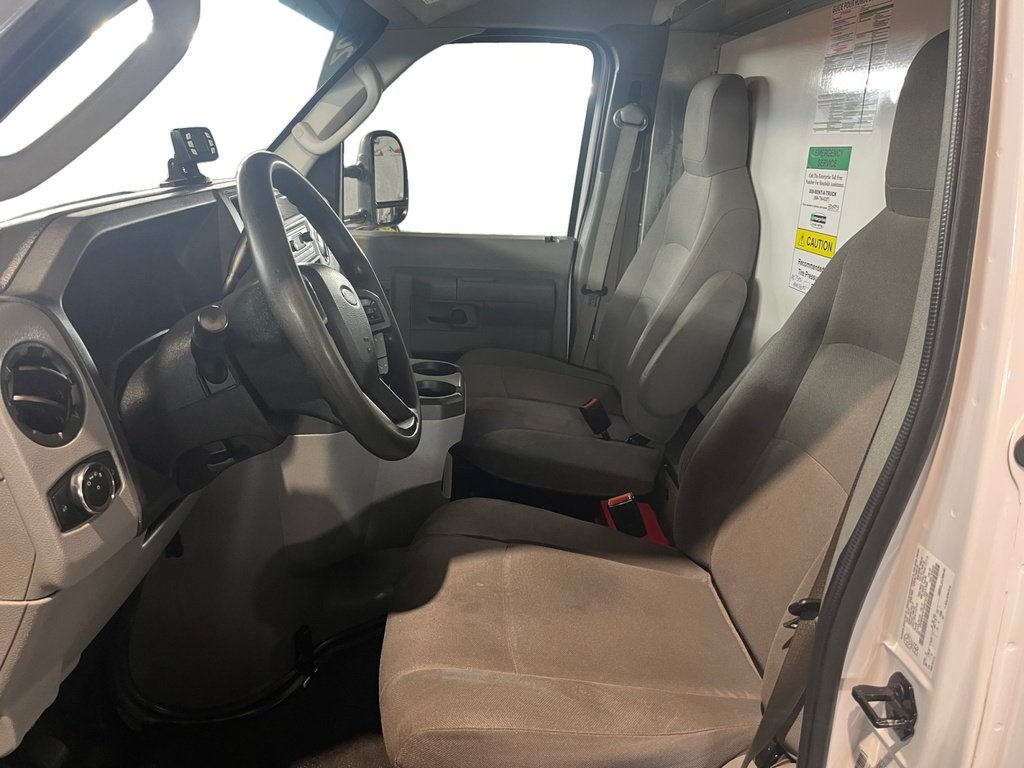 2022 Ford E-Series Cutaway BASE