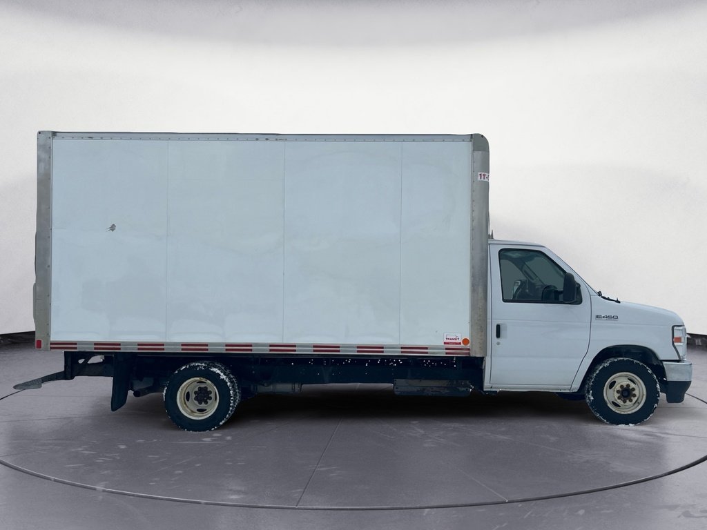 2022 Ford E-Series Cutaway BASE