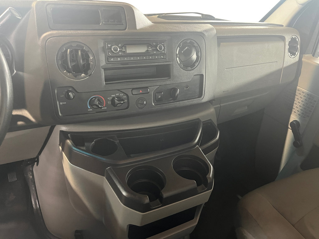 2022 Ford E-Series Cutaway BASE