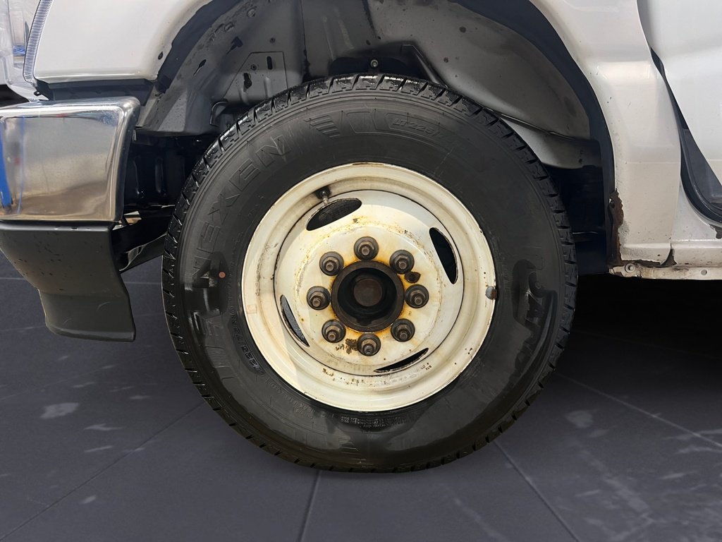 2022 Ford E-Series Cutaway BASE