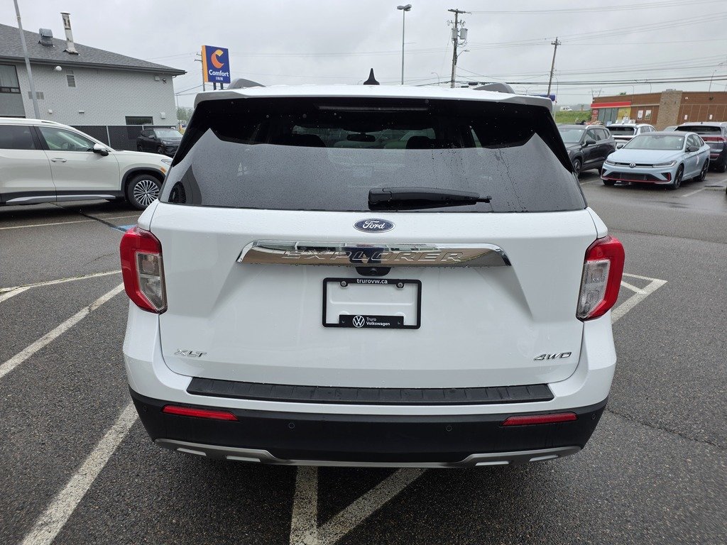 Ford Explorer XLT 2024