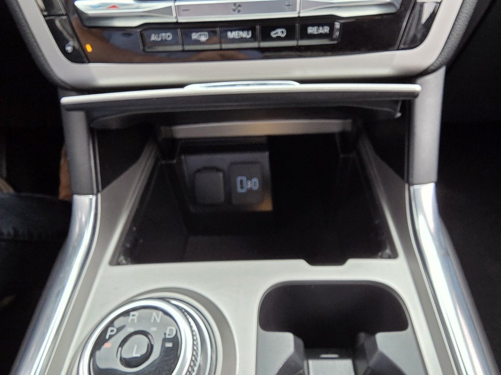 Ford Explorer XLT 2024
