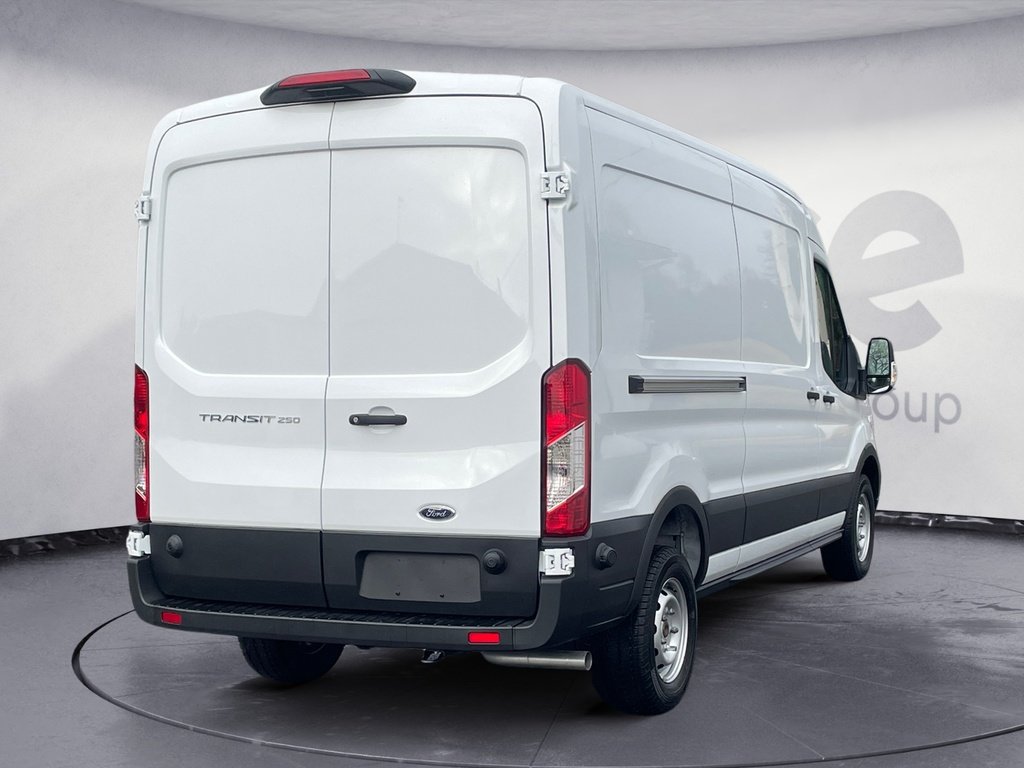 Ford Transit Cargo Van BASE 2024