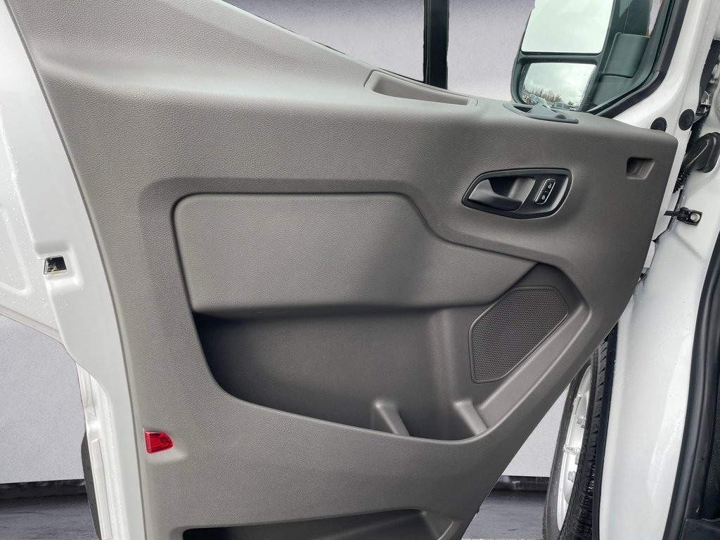 Ford Transit Cargo Van BASE 2024