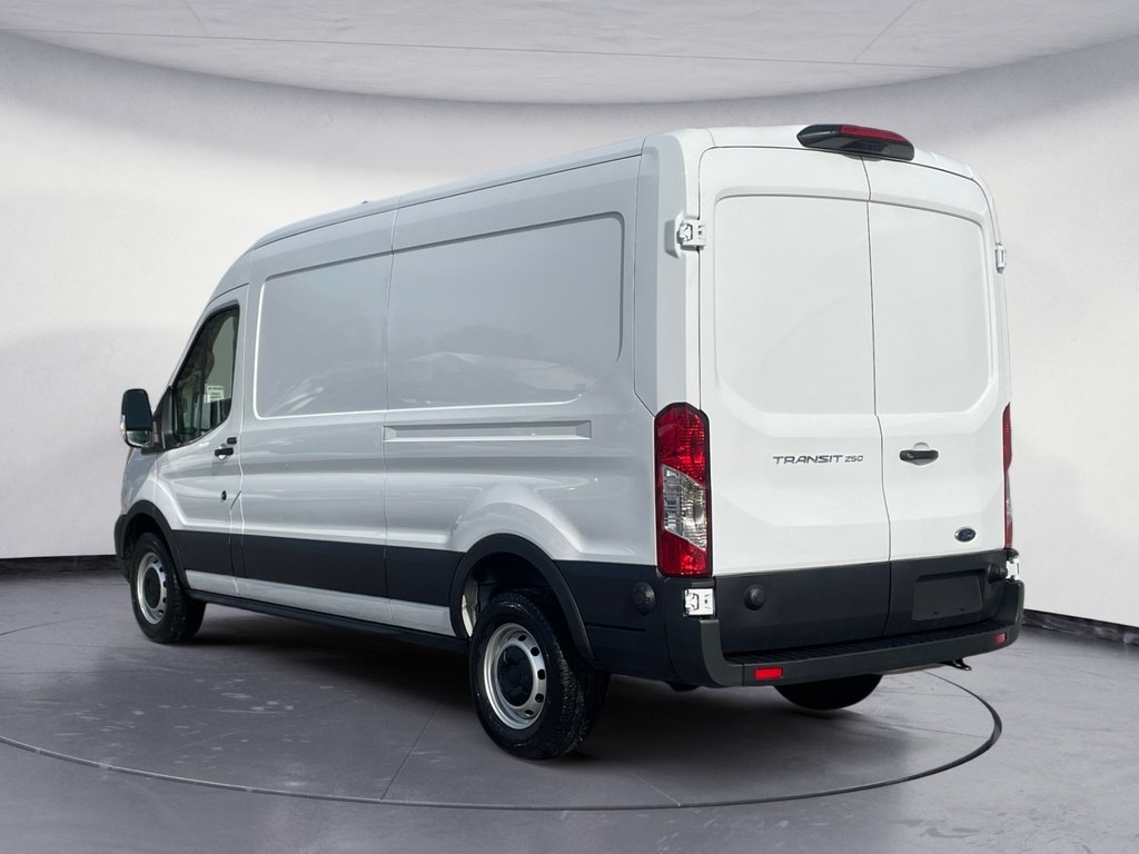 Ford Transit Cargo Van BASE 2024
