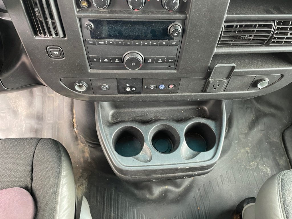 GMC Savana Cargo Van BASE 2020