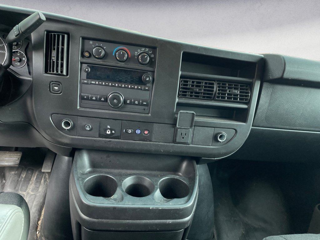 GMC Savana Cargo Van BASE 2020