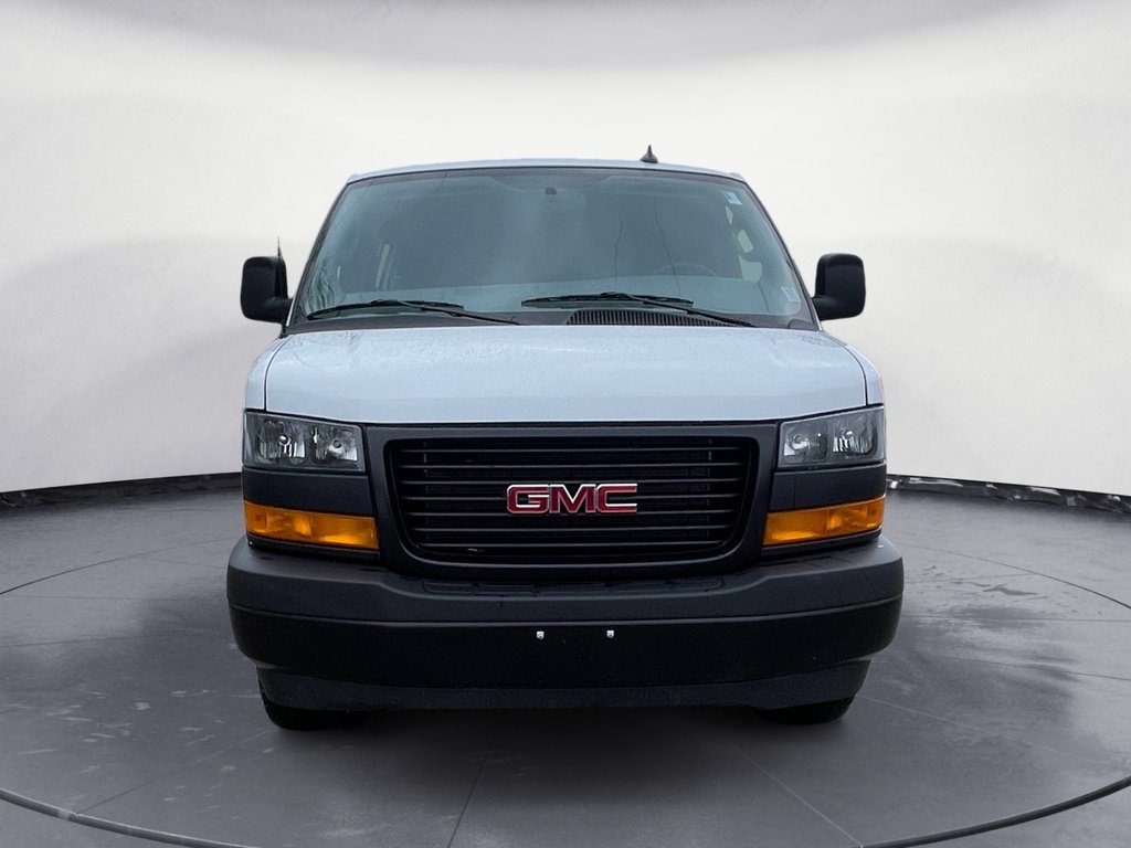 GMC Savana Cargo Van BASE 2024