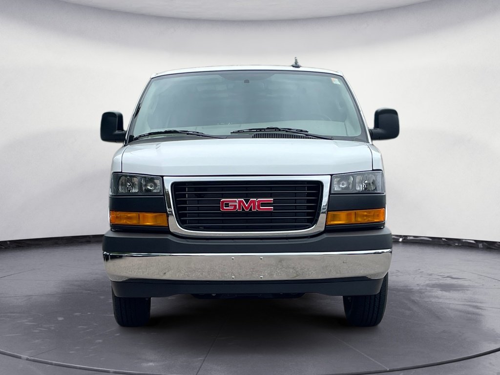 GMC Savana Cargo Van BASE 2025
