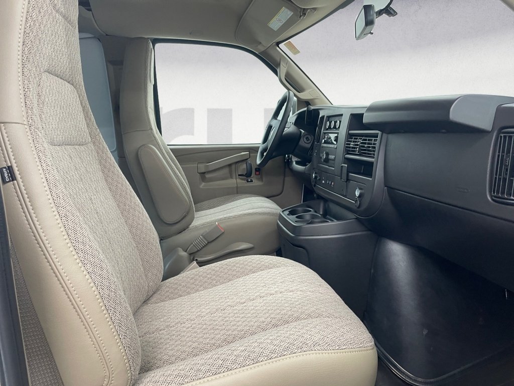 2025 GMC Savana Cargo Van BASE