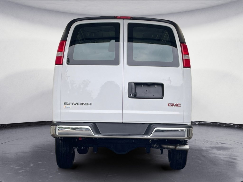 GMC Savana Cargo Van BASE 2025