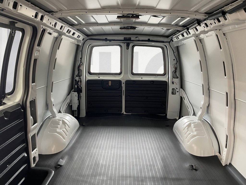 2025 GMC Savana Cargo Van BASE