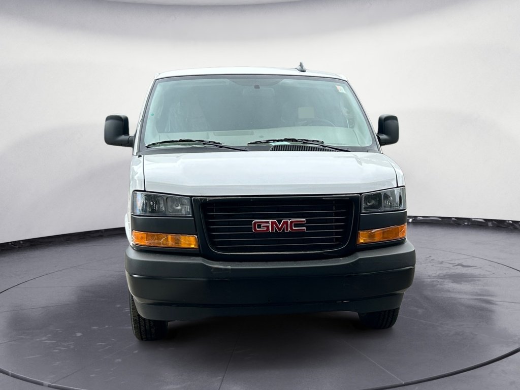 GMC Savana Cargo Van BASE 2025