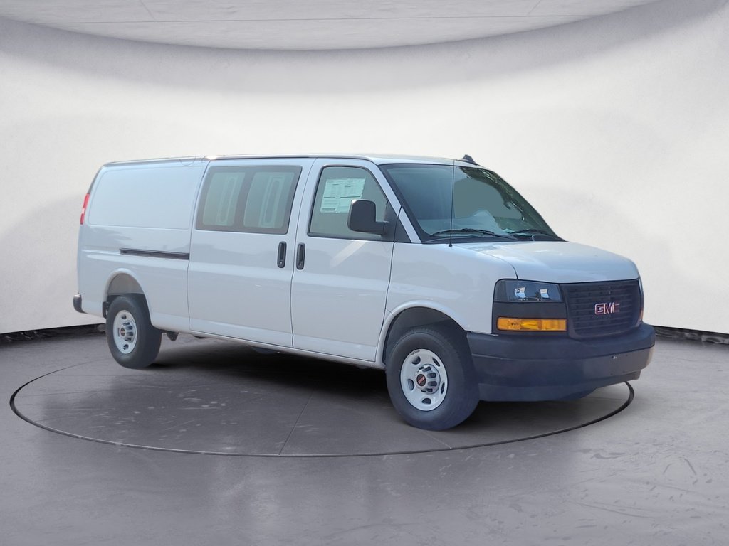 GMC Savana Cargo Van BASE 2025