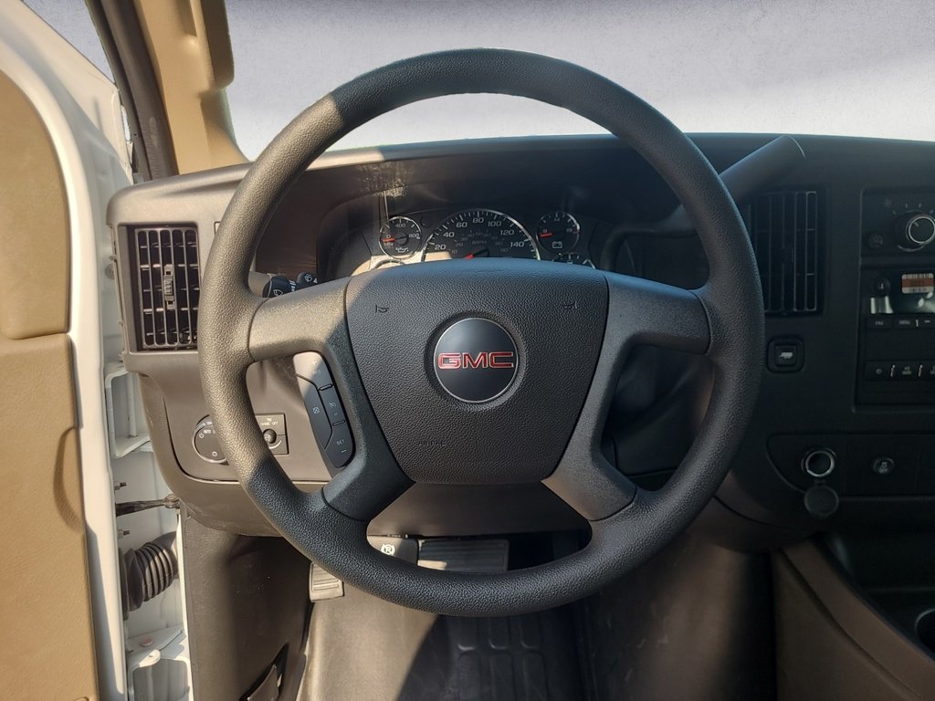 GMC Savana Cargo Van BASE 2025