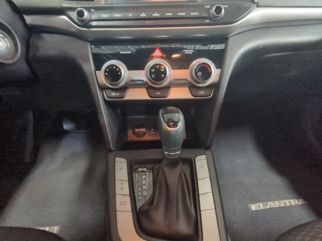 2020 Hyundai Elantra PREFERRED- SUNROOF!