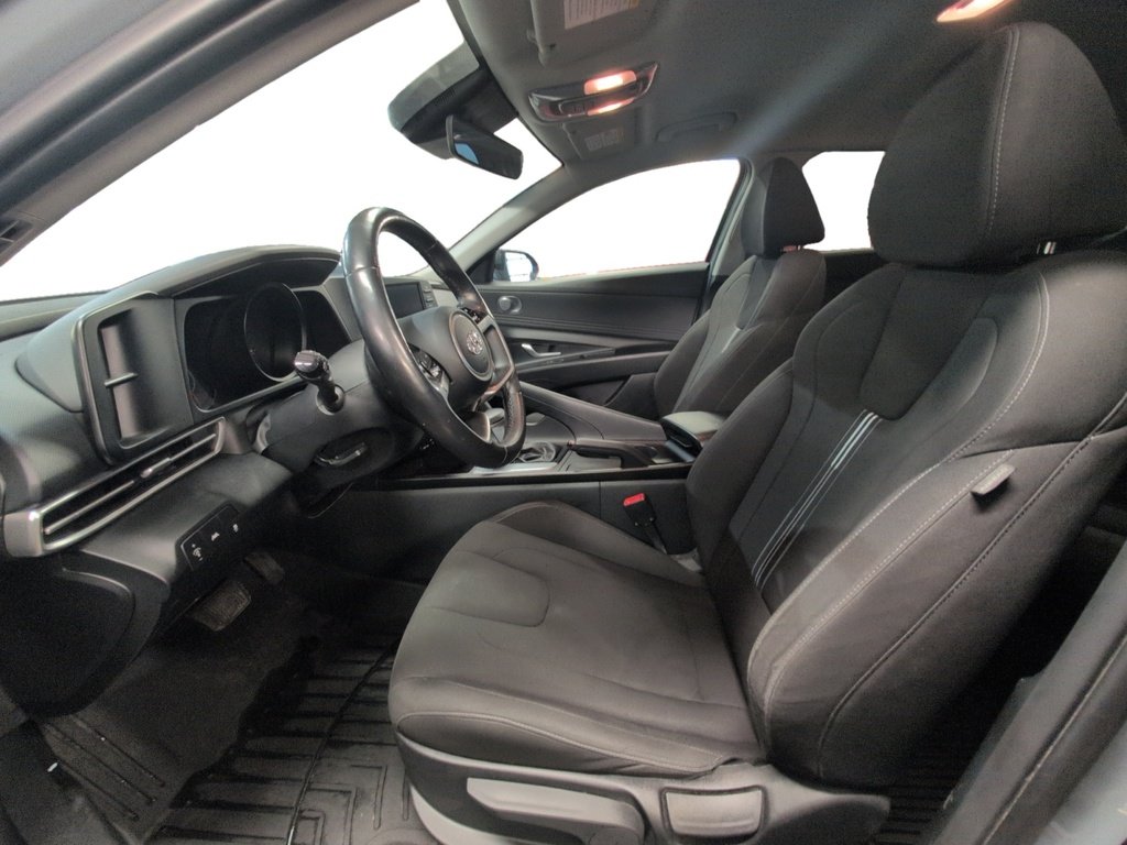 2022 Hyundai Elantra BASE