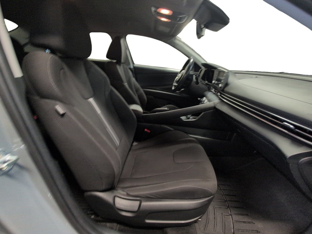 2022 Hyundai Elantra BASE